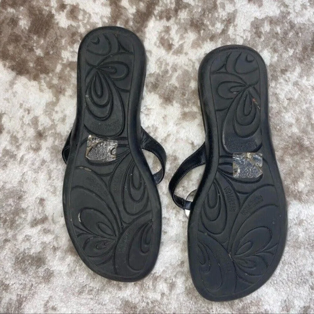Kenneth Cole Reaction black leather flip flop sandals SZ 8